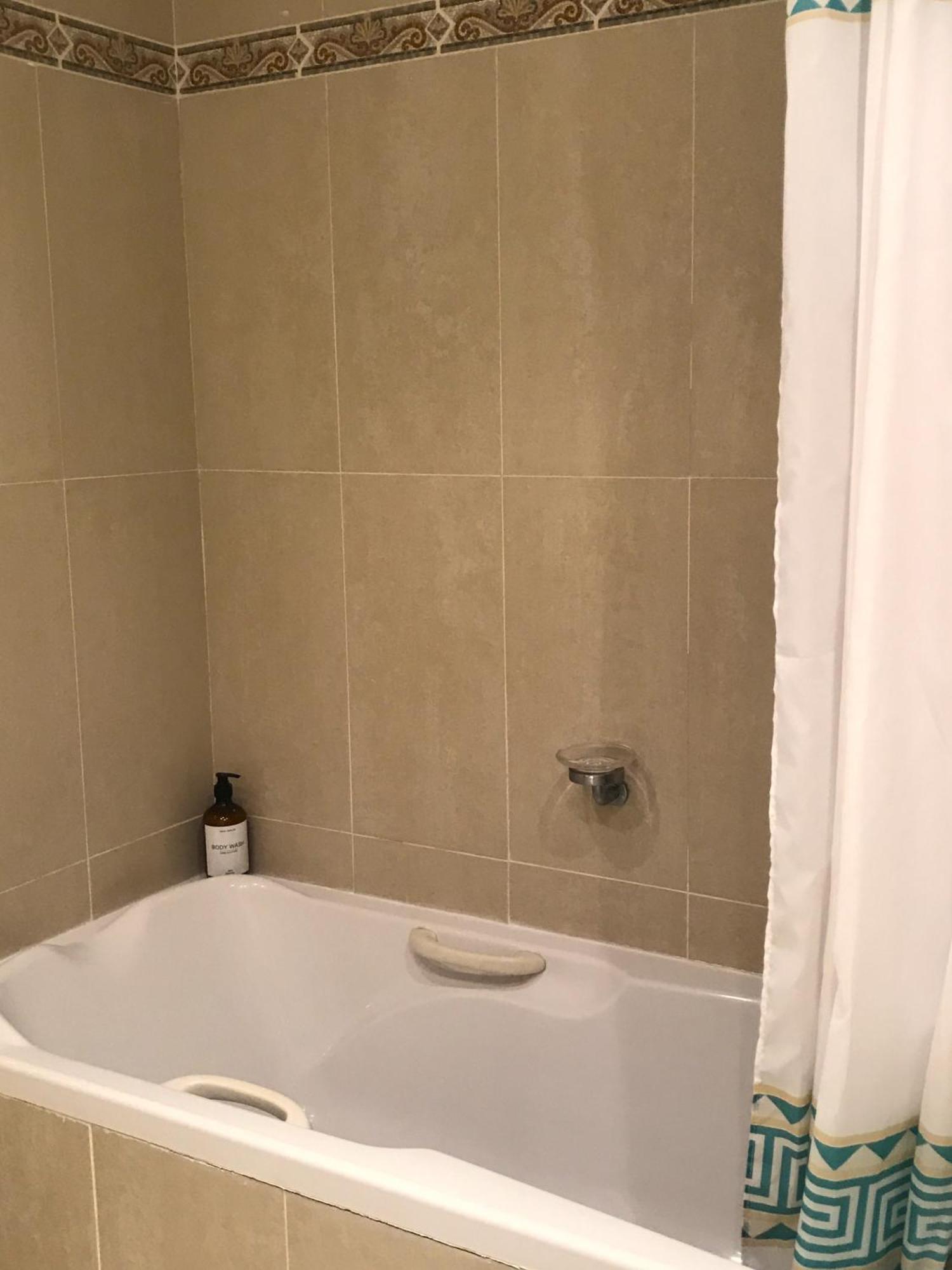 Habitacion Deluxe Con Bano Privado En Atalaya Apartagolf, Estepona Extérieur photo