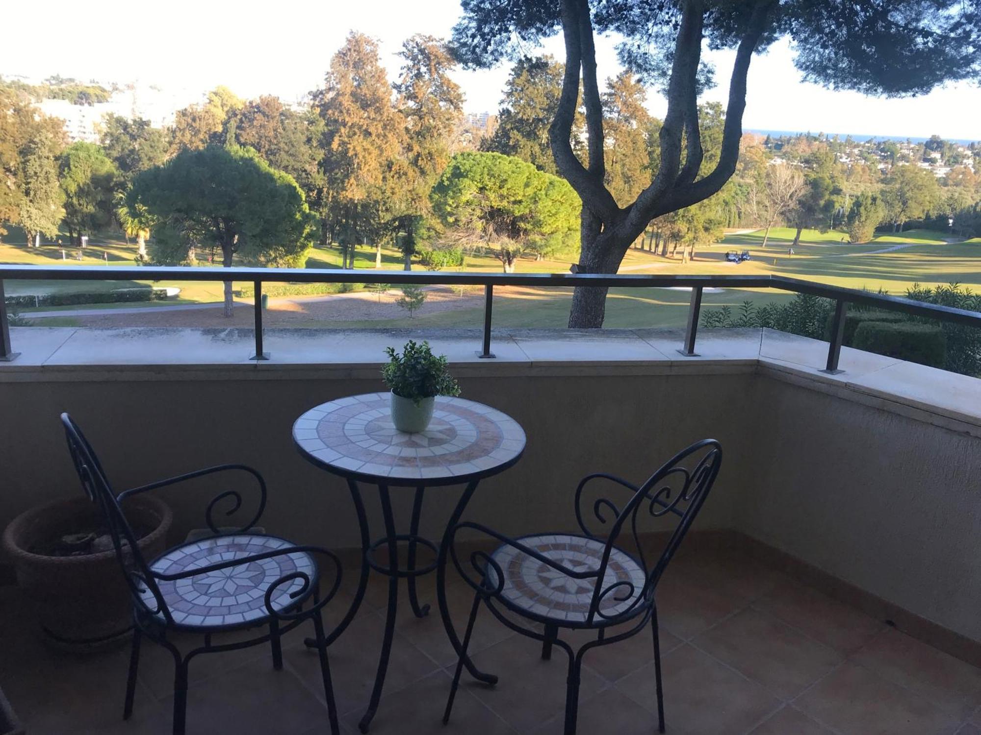Habitacion Deluxe Con Bano Privado En Atalaya Apartagolf, Estepona Extérieur photo